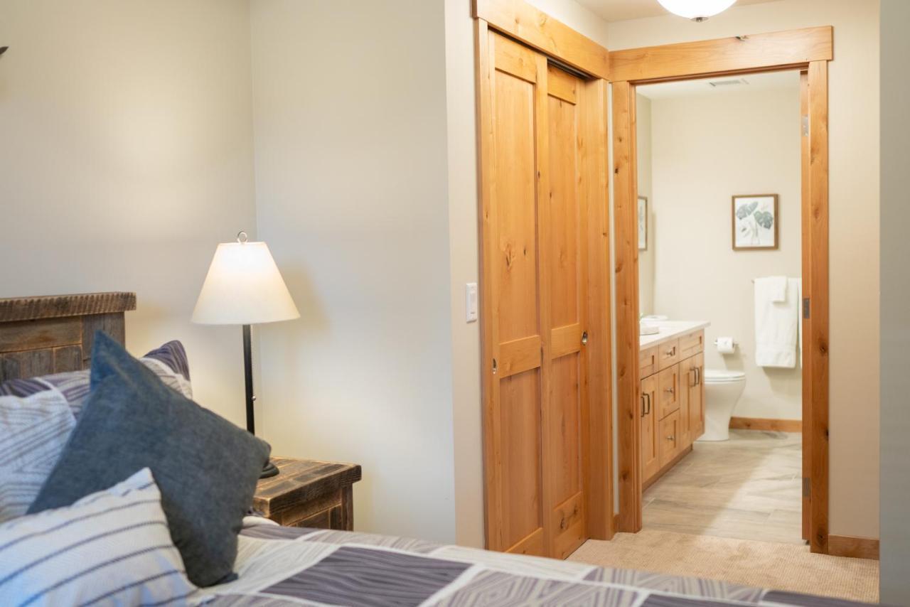 Spring Creek Luxury King One Bedroom At White Spruce Lodge Canmore Exteriör bild