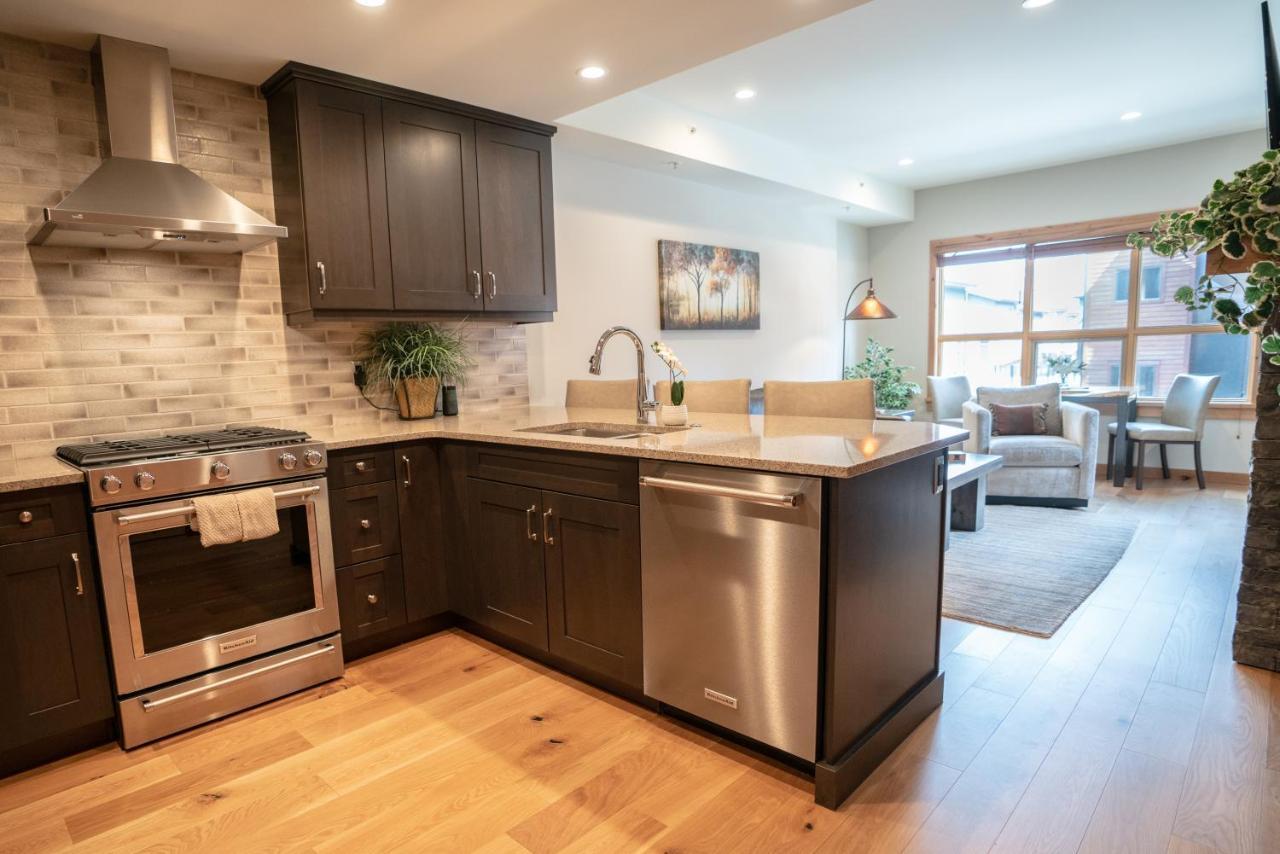 Spring Creek Luxury King One Bedroom At White Spruce Lodge Canmore Exteriör bild