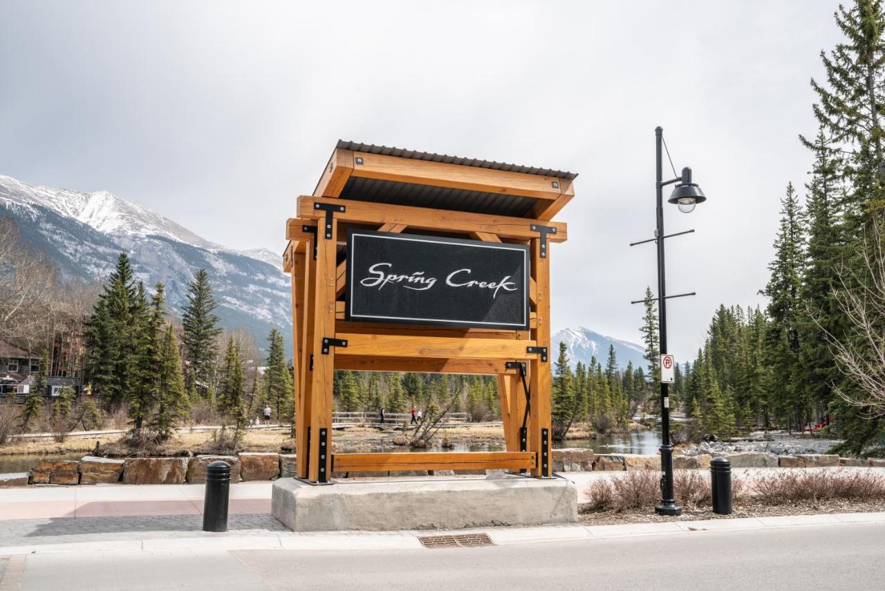 Spring Creek Luxury King One Bedroom At White Spruce Lodge Canmore Exteriör bild