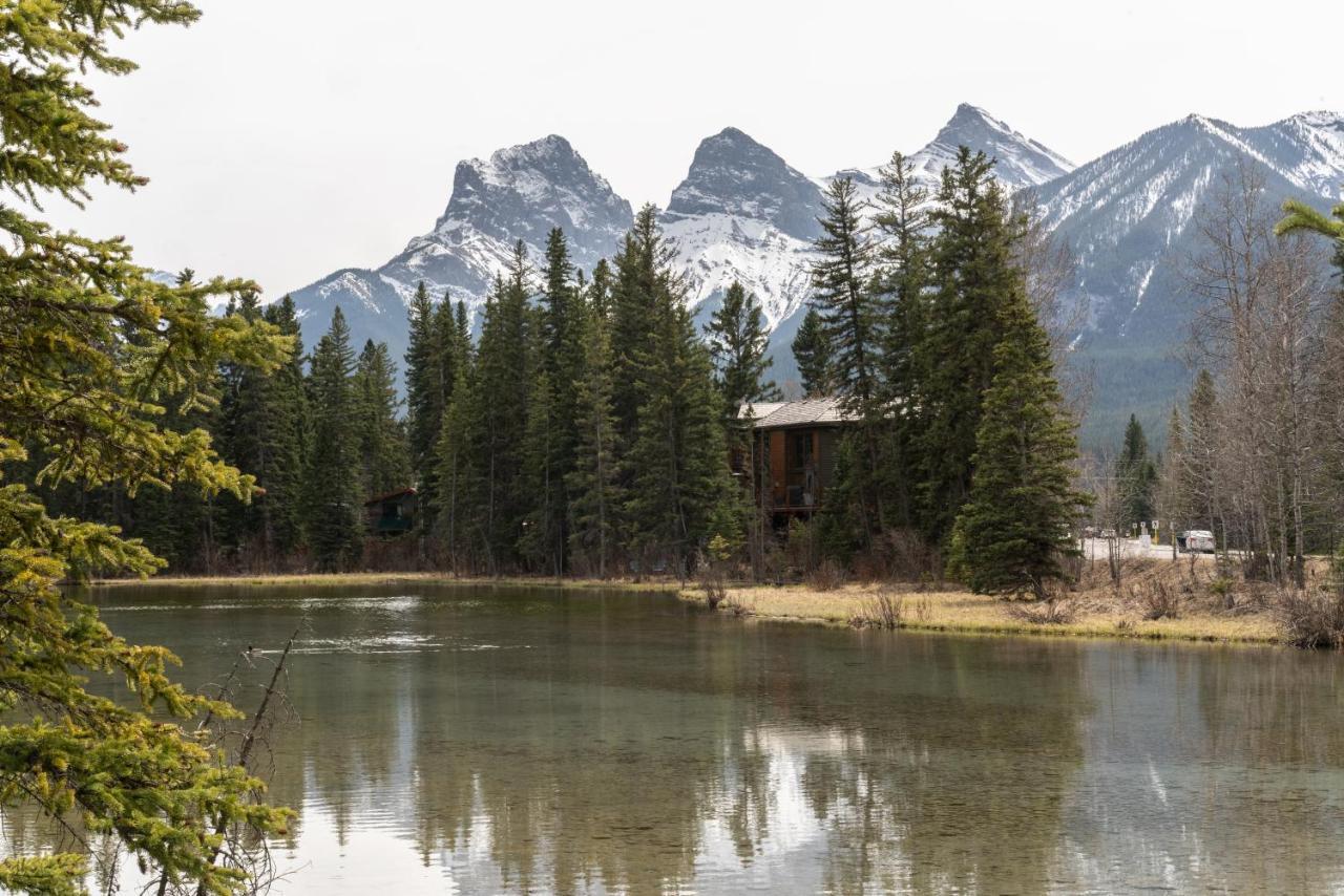 Spring Creek Luxury King One Bedroom At White Spruce Lodge Canmore Exteriör bild