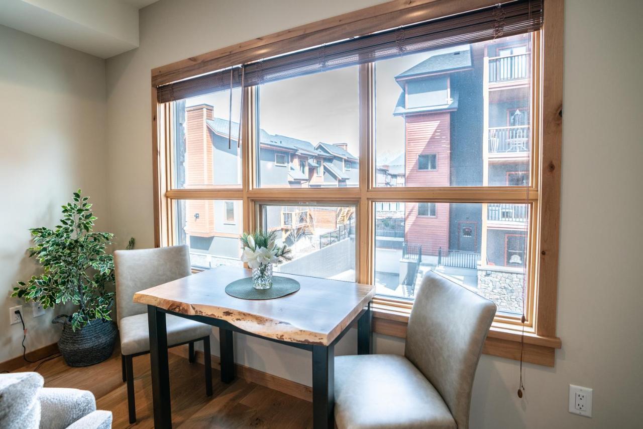 Spring Creek Luxury King One Bedroom At White Spruce Lodge Canmore Exteriör bild