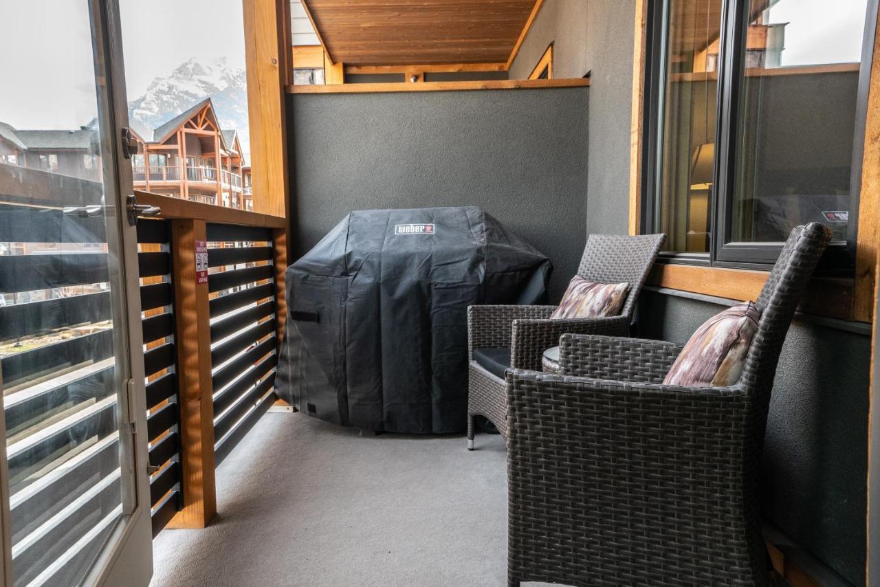 Spring Creek Luxury King One Bedroom At White Spruce Lodge Canmore Exteriör bild
