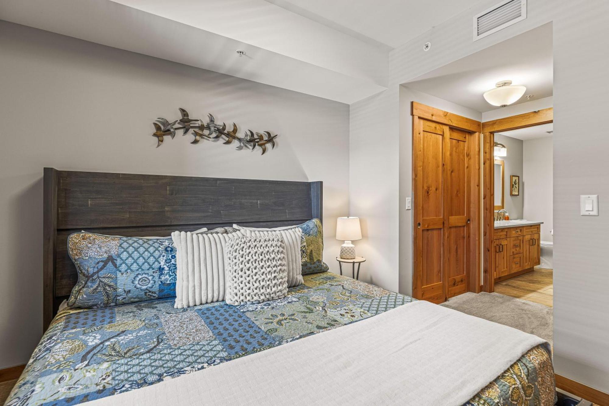Spring Creek Luxury King One Bedroom At White Spruce Lodge Canmore Exteriör bild