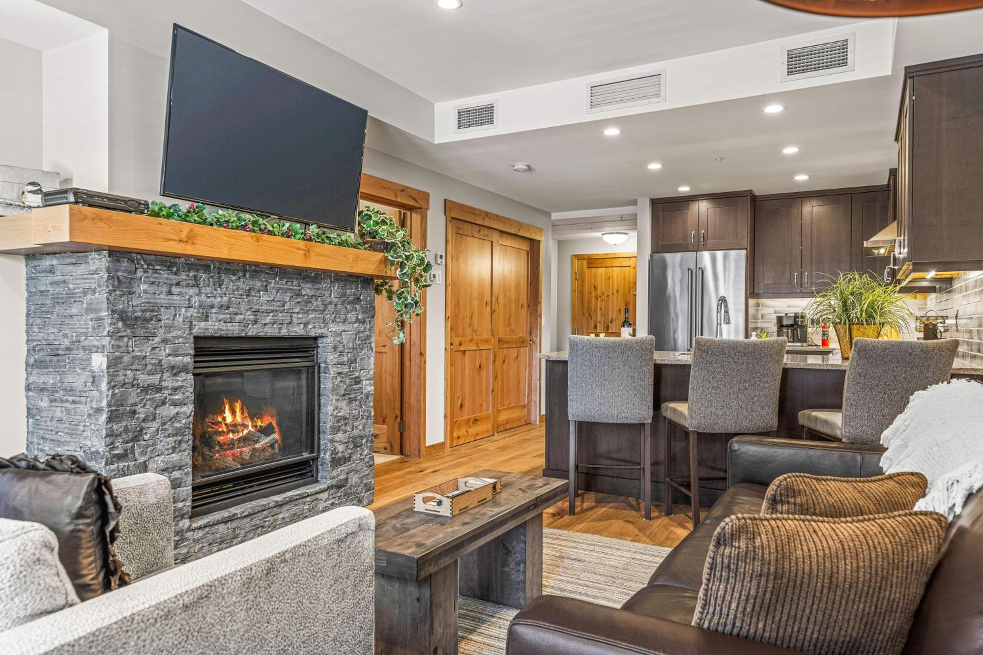 Spring Creek Luxury King One Bedroom At White Spruce Lodge Canmore Exteriör bild