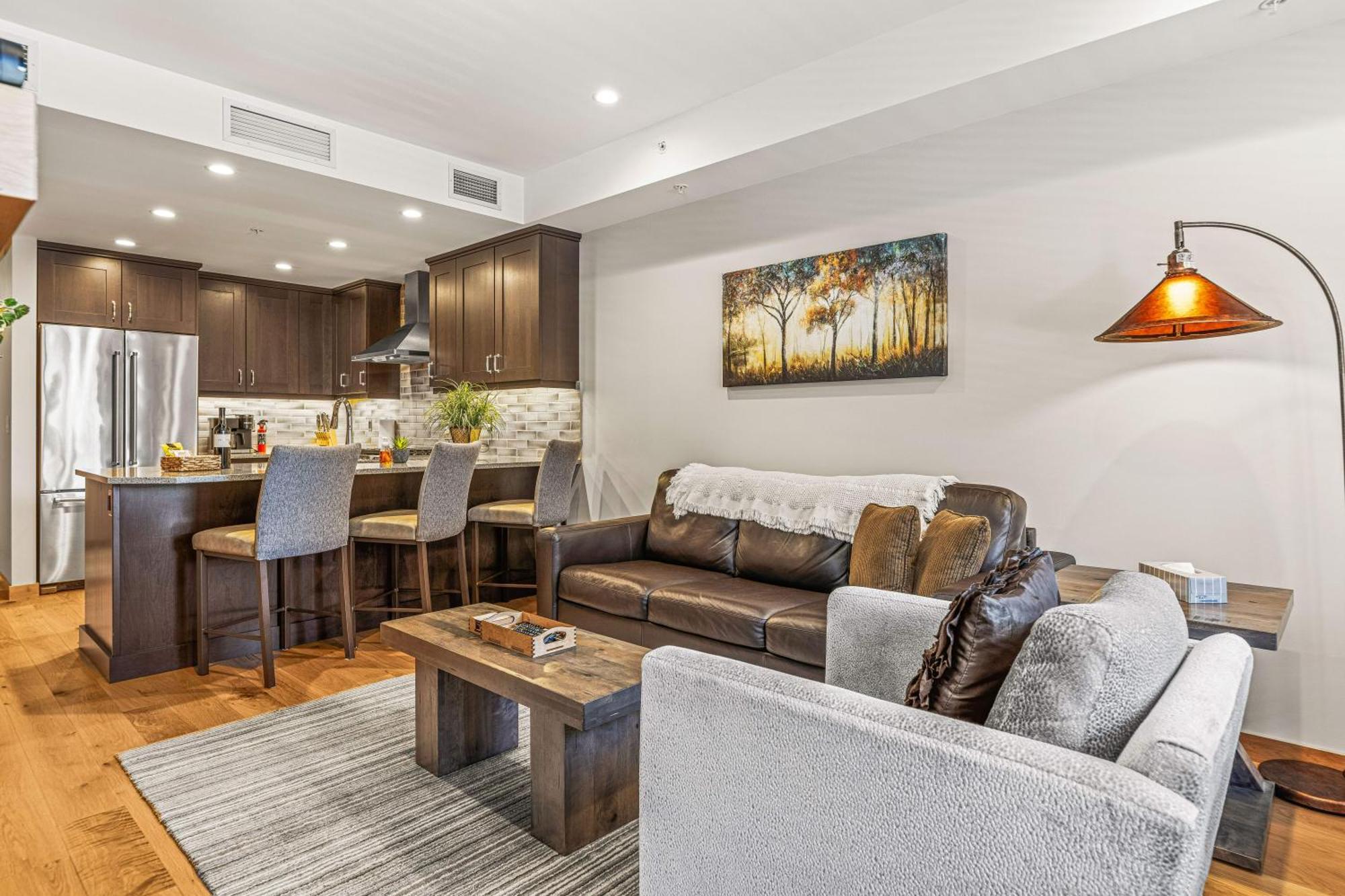 Spring Creek Luxury King One Bedroom At White Spruce Lodge Canmore Exteriör bild